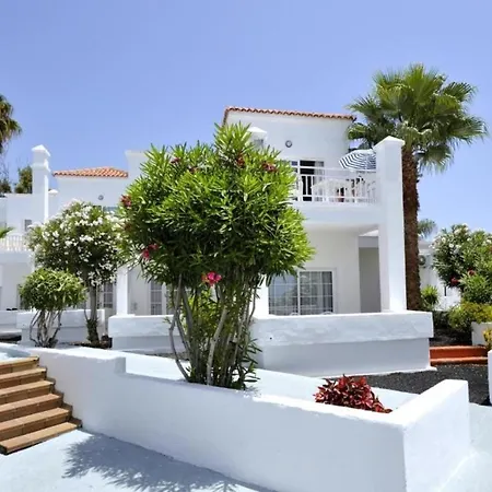 Διαμέρισμα With Wifi, Pool At 400mt Fanabe Beach *